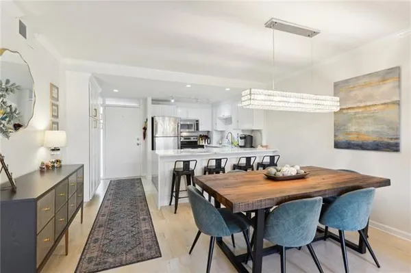 $2,600 | 3915 St Charles Avenue, Unit 503, New Orleans, LA 70115