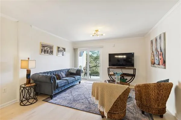 $2,600 | 3915 St Charles Avenue, Unit 503, New Orleans, LA 70115