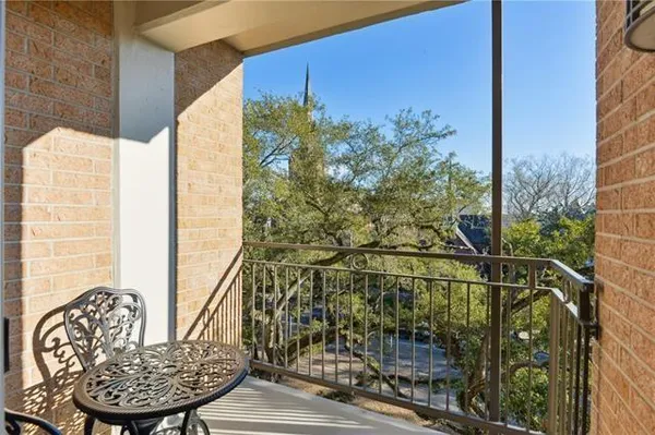 $2,600 | 3915 St Charles Avenue, Unit 503, New Orleans, LA 70115