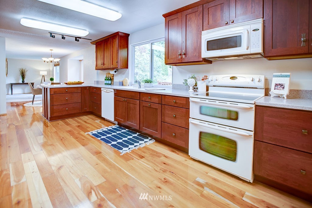415 201st Street Southeast Bothell, WA 98012 - Photo 10 of 40