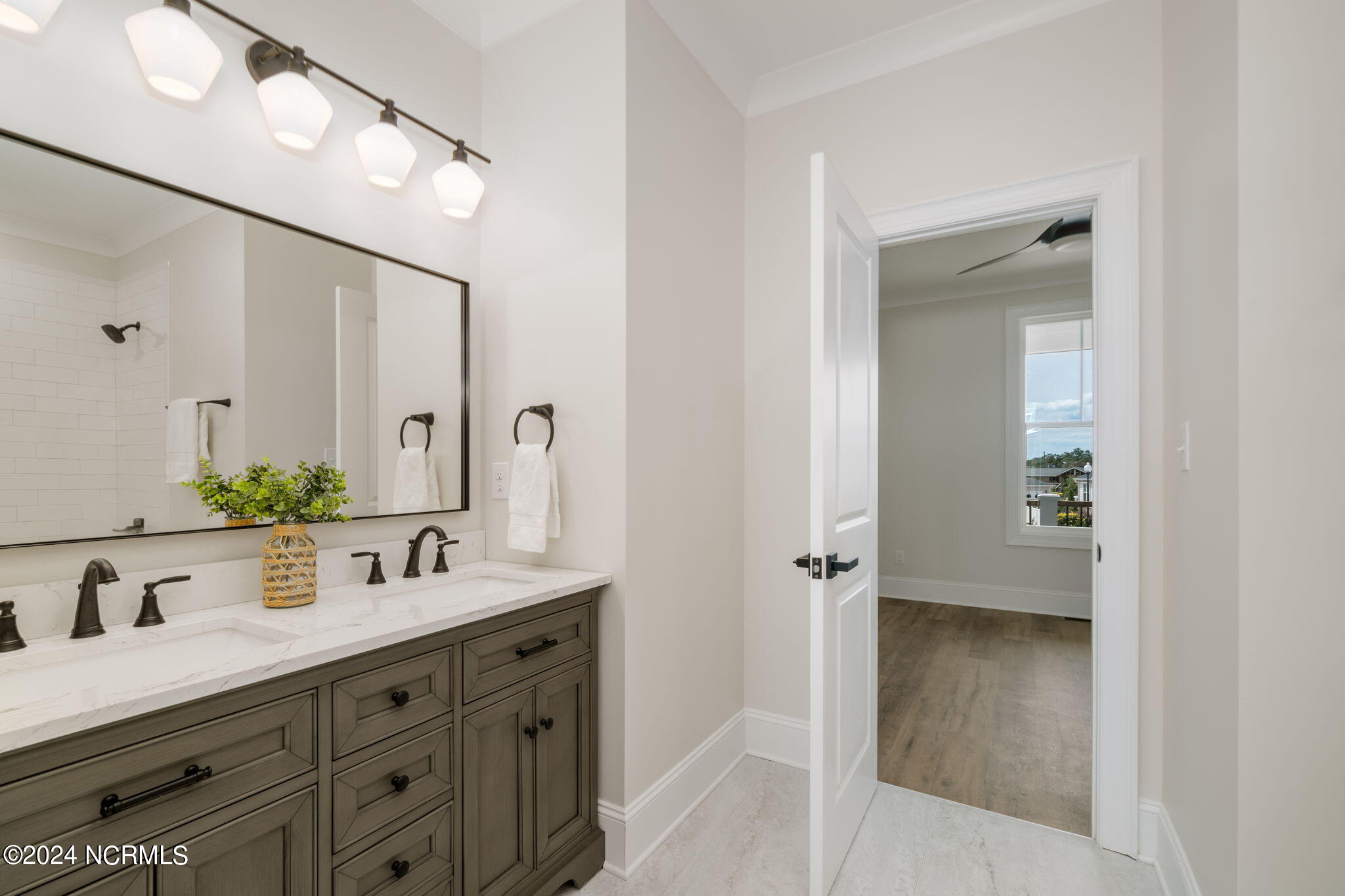 1500 Olde Farm Road Morehead City, NC 28557 - Photo 26 of 47 Full guest bathroom