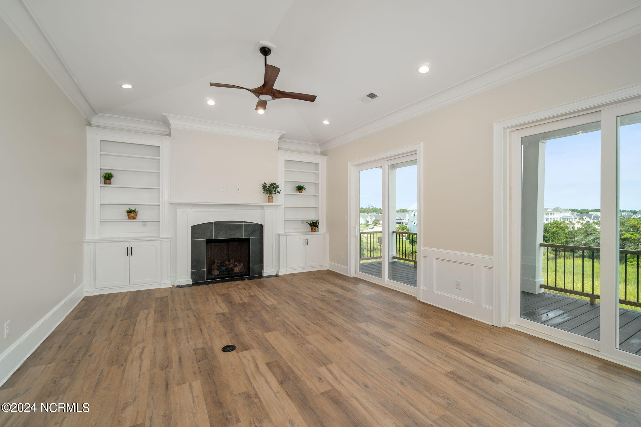 1500 Olde Farm Road Morehead City, NC 28557 - Photo 3 of 47 Spacious living room w/ fireplace