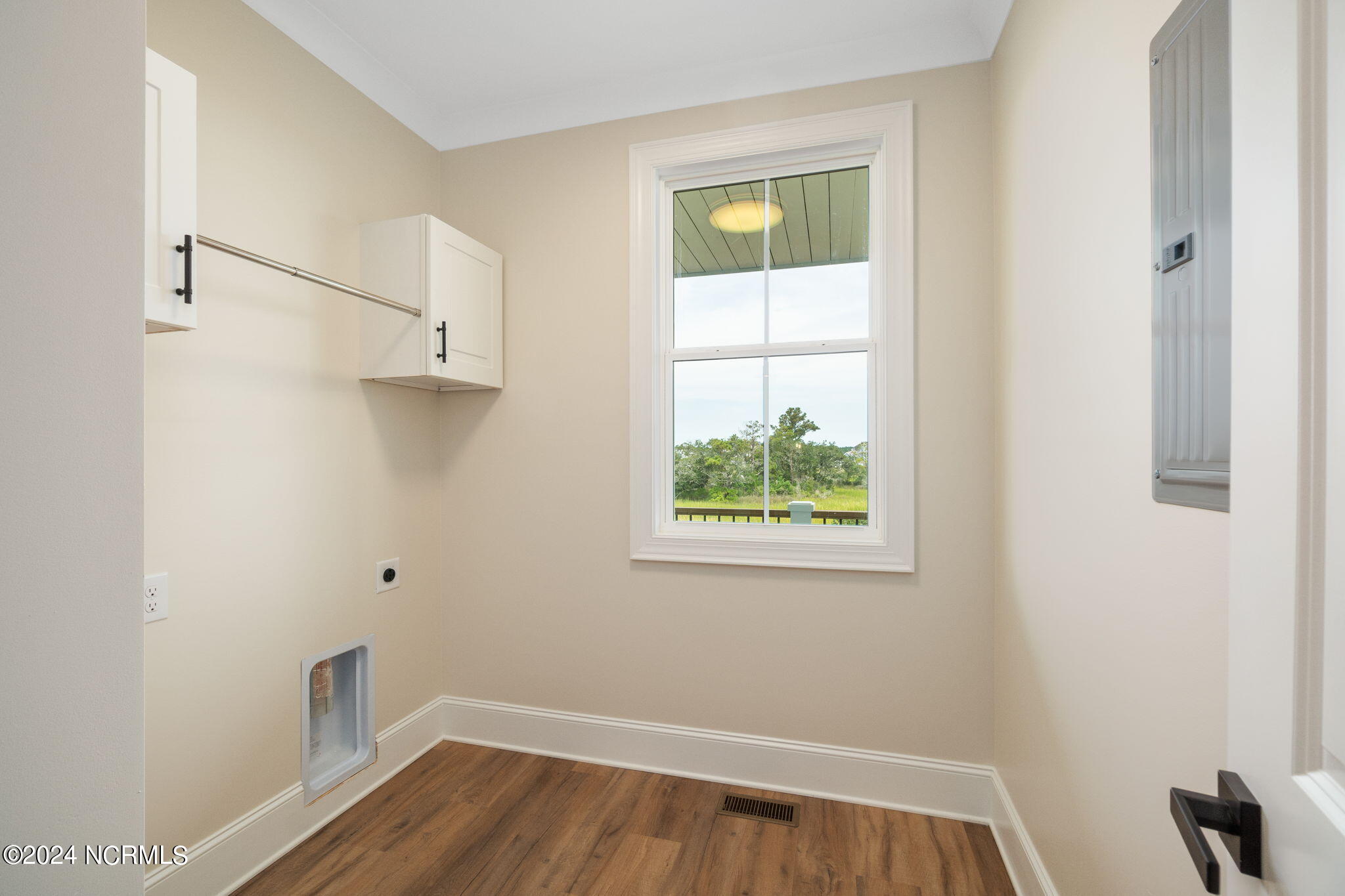 1500 Olde Farm Road Morehead City, NC 28557 - Photo 34 of 47 Laundry room