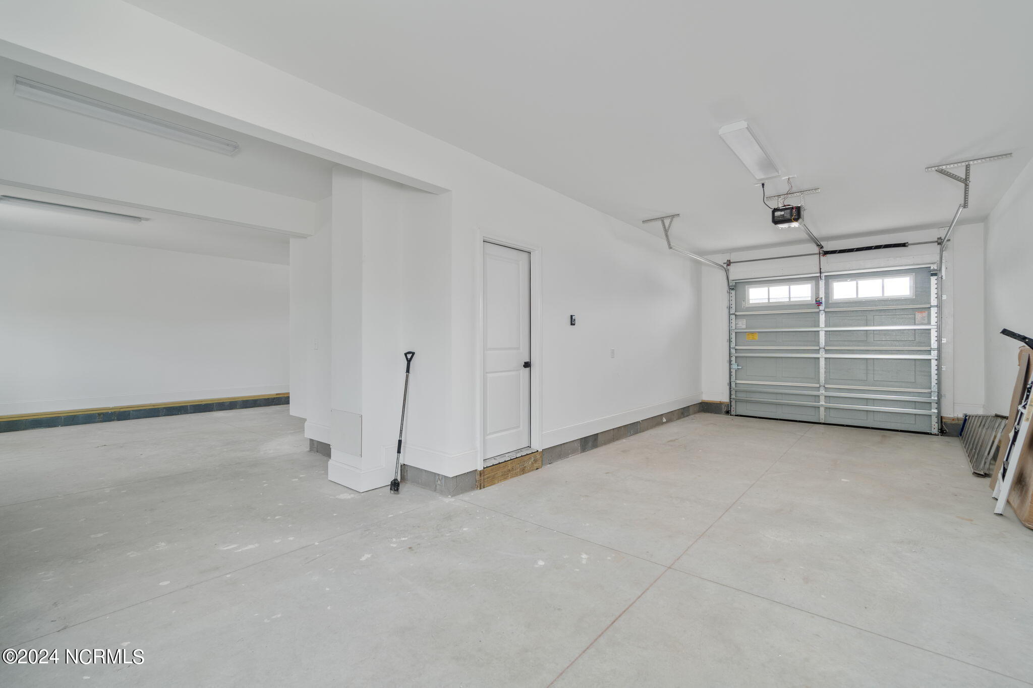 1500 Olde Farm Road Morehead City, NC 28557 - Photo 35 of 47 Two-car garage