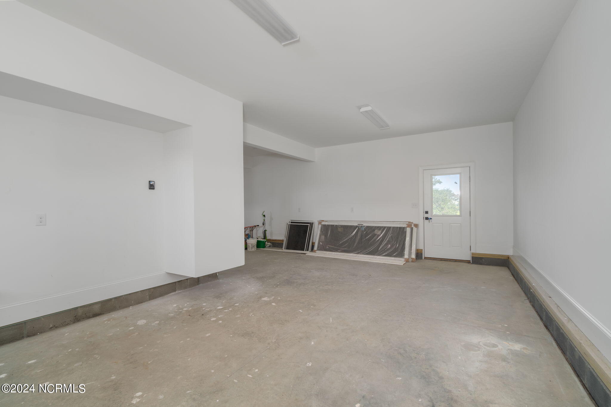 1500 Olde Farm Road Morehead City, NC 28557 - Photo 36 of 47 Two-car garage