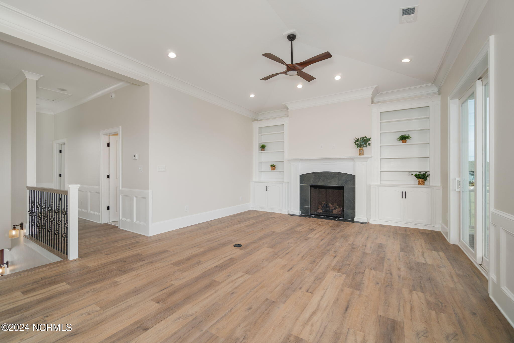 1500 Olde Farm Road Morehead City, NC 28557 - Photo 10 of 47 Spacious living room w/ fireplace