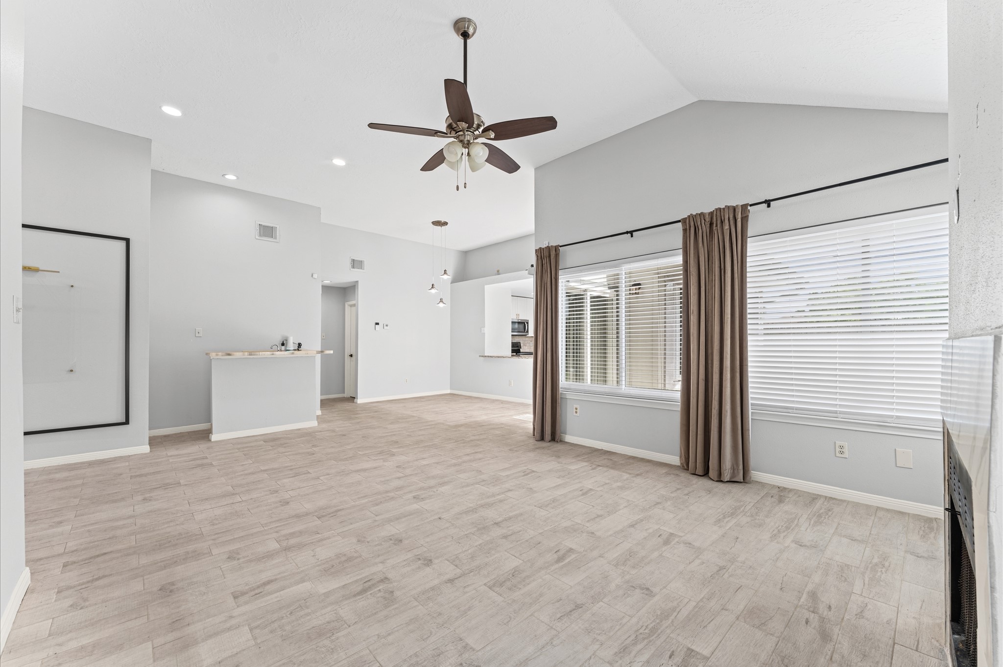 7810 Poitiers Drive Houston, TX 77071 - Photo 5 of 29
