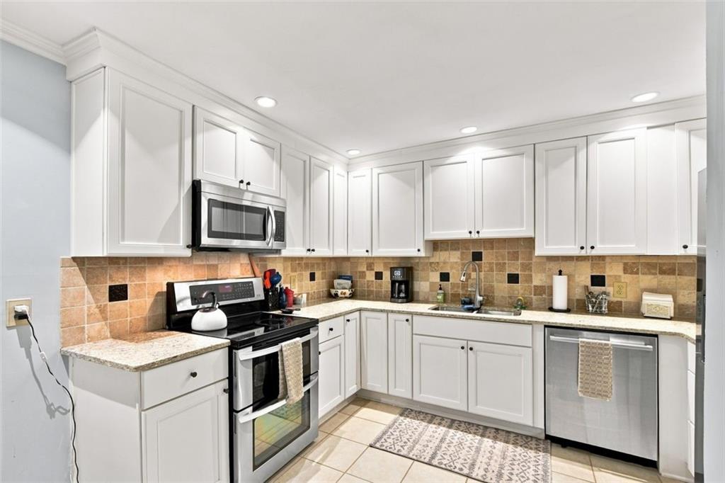 1119 Moorestown Circle Decatur, GA 30033 - Photo 11 of 46 Gallery Image 11