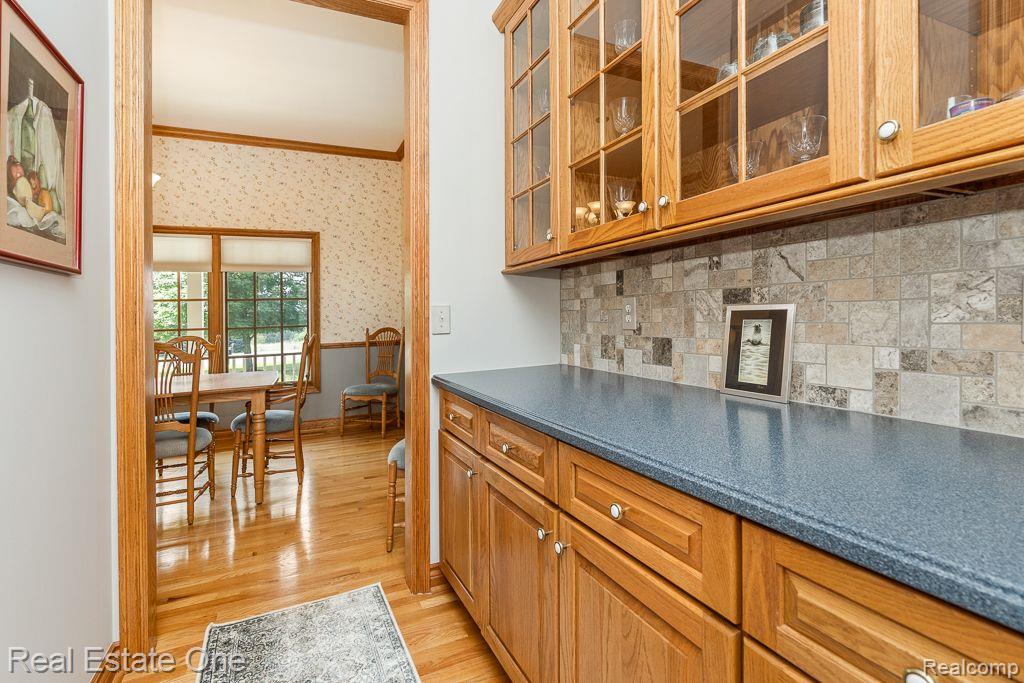 617 Foxwood Trail Rochester, MI 48306 - Photo 11 of 76