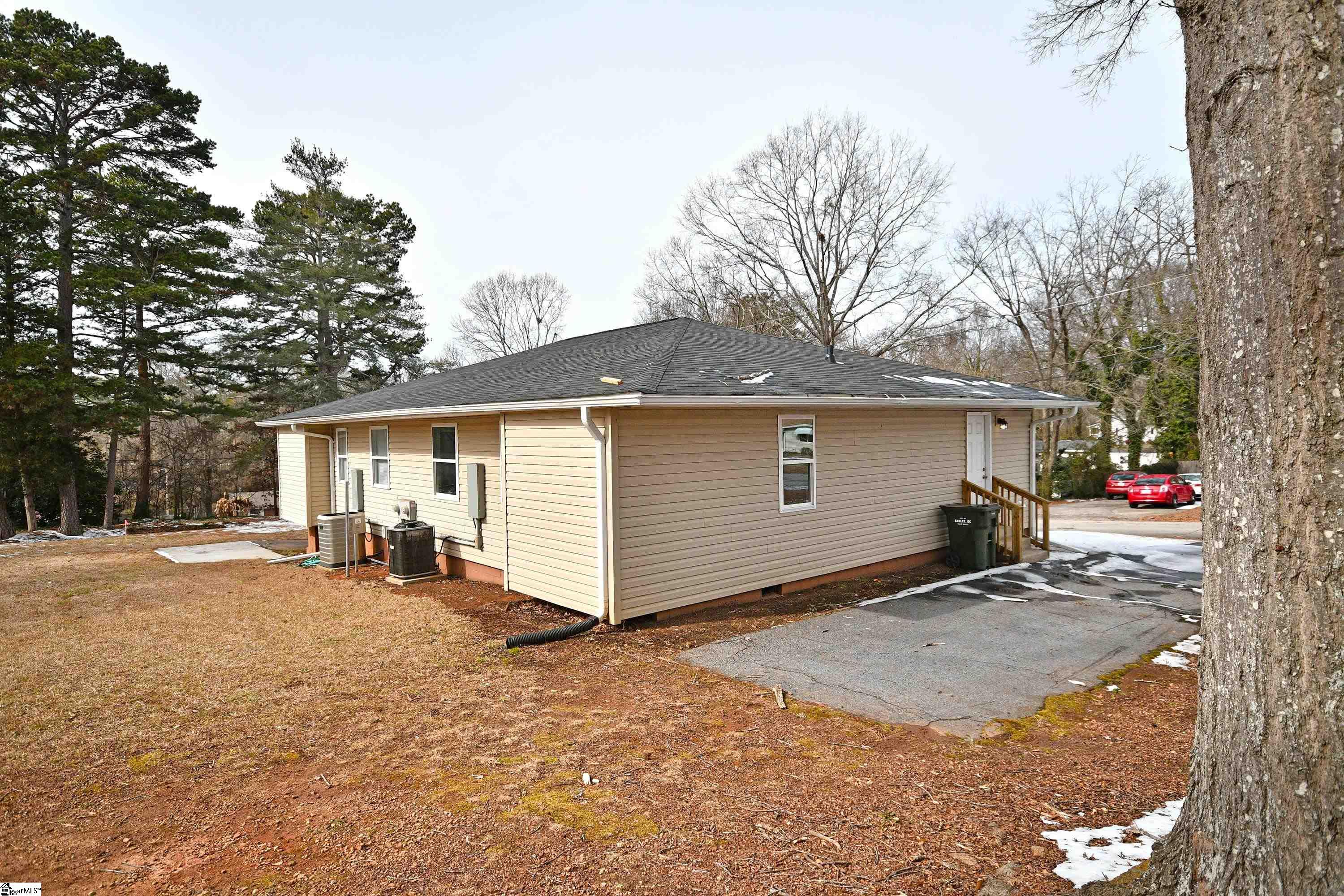 613-615 West 4th Avenue Easley, SC 29640 - Photo 6 of 37