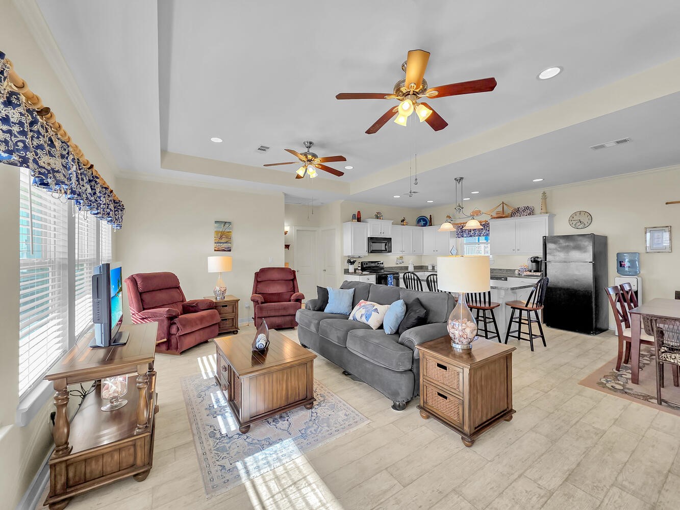 2577 Holiday Crystal Beach, TX 77650 - Photo 6 of 36 a living room with furniture and kitchen view