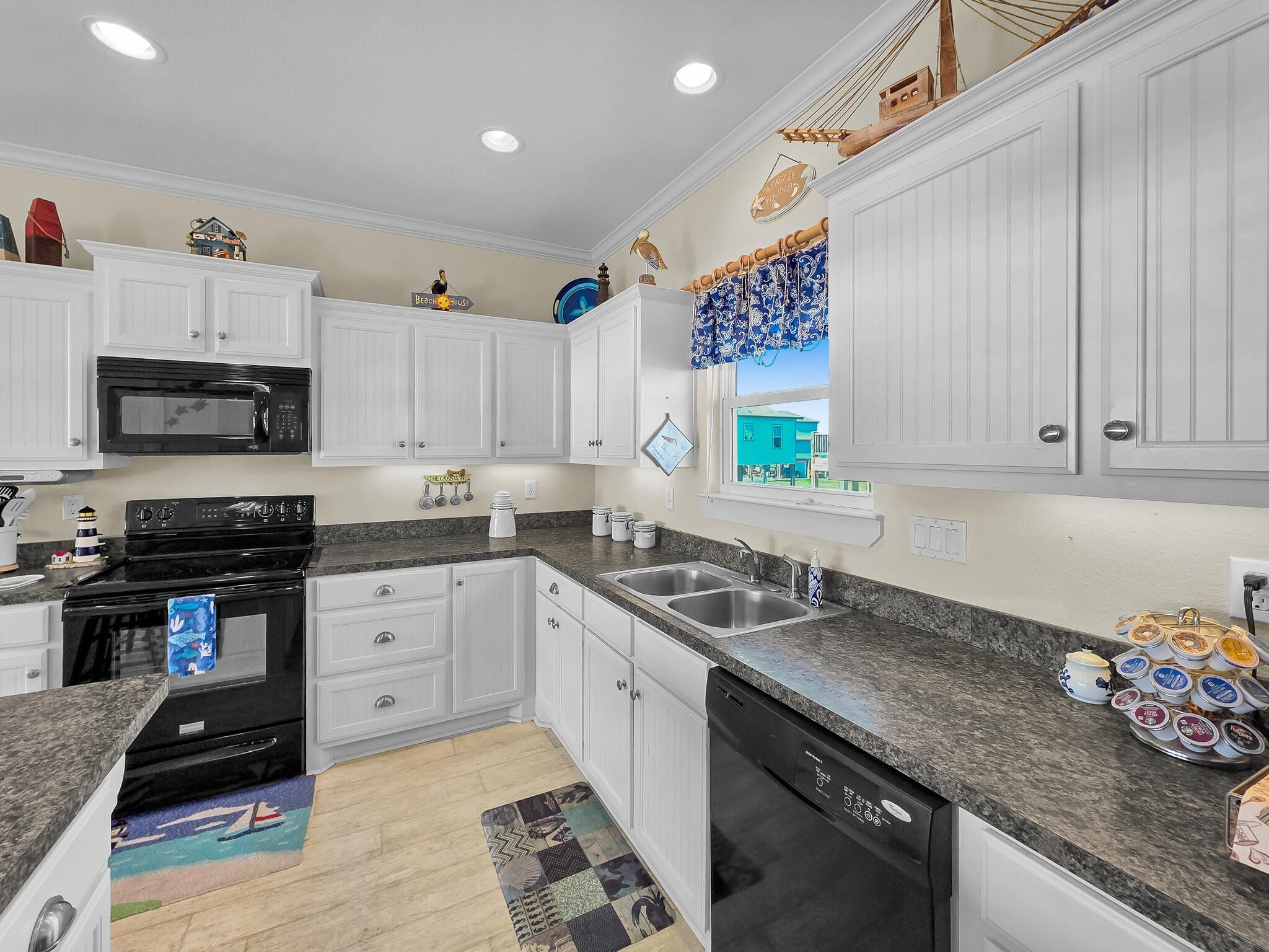 2577 Holiday Crystal Beach, TX 77650 - Photo 9 of 36