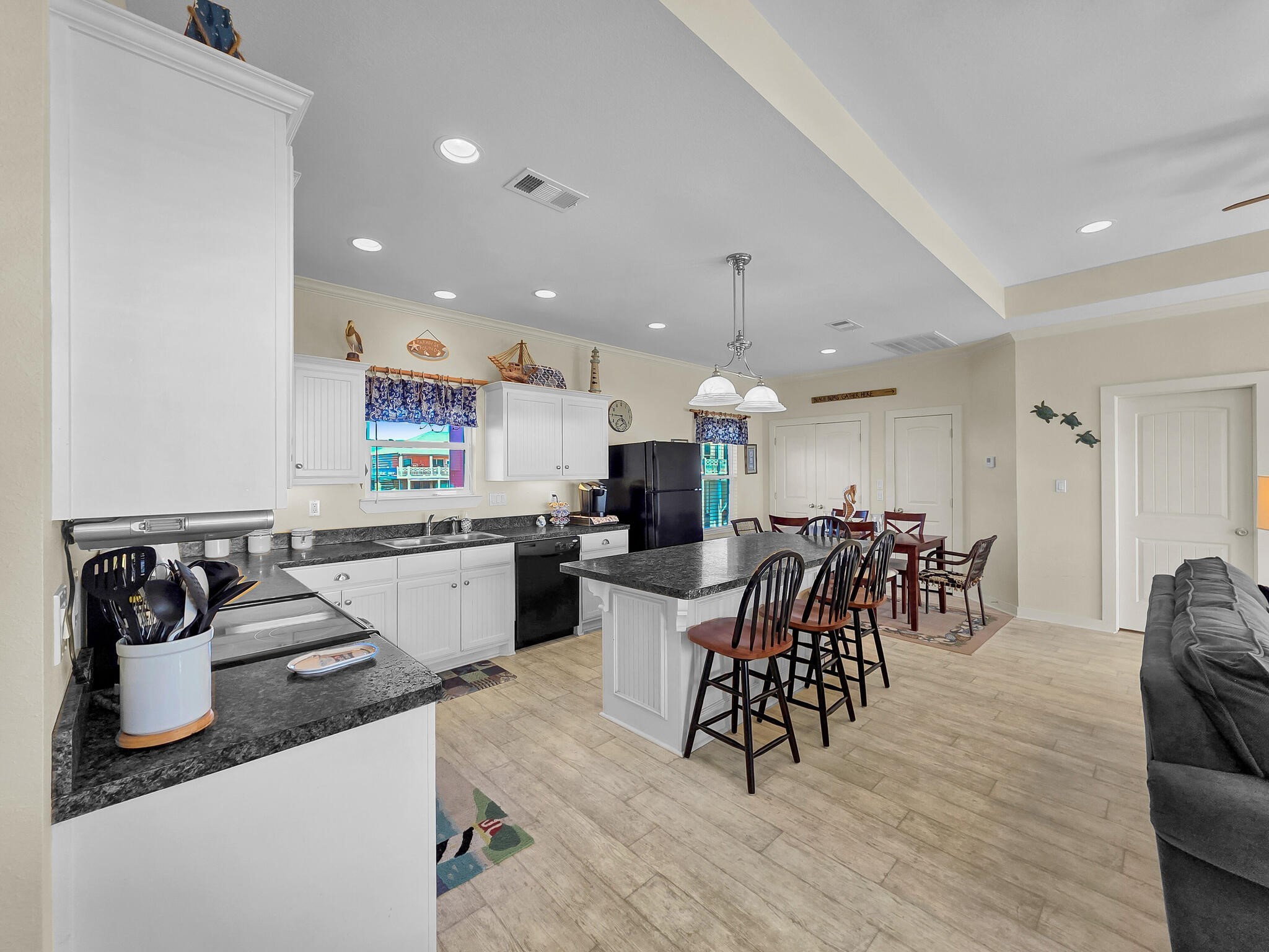 2577 Holiday Crystal Beach, TX 77650 - Photo 10 of 36