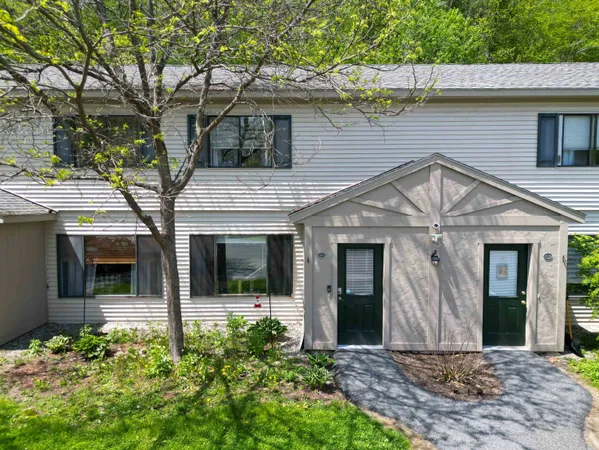 $250,000 | 133 Colonial Drive, Unit 403, Hartford, VT 05001