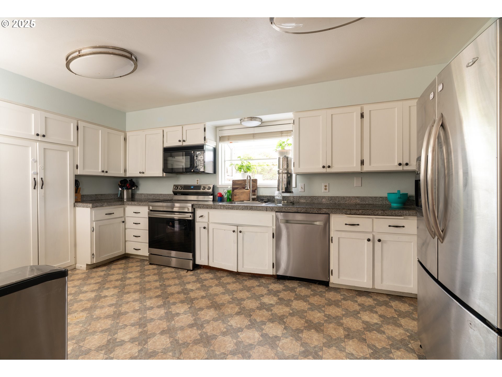 1214 Ransom Avenue Brookings, OR 97415 - Photo 11 of 46