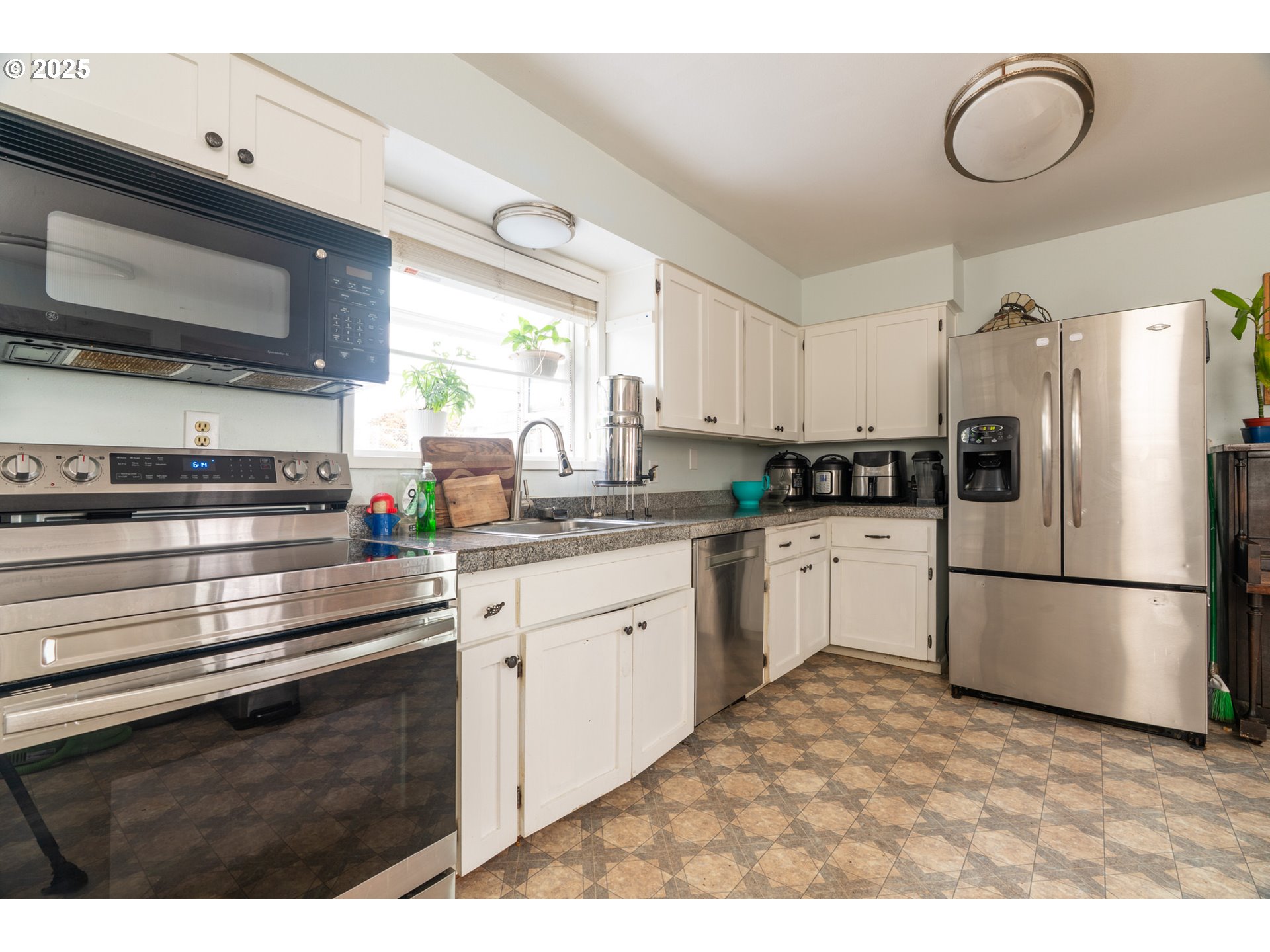 1214 Ransom Avenue Brookings, OR 97415 - Photo 12 of 46