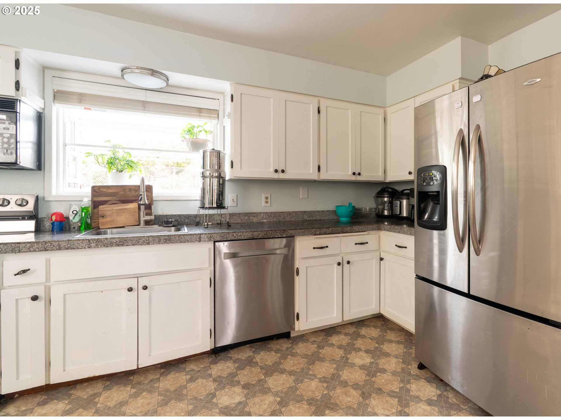 1214 Ransom Avenue Brookings, OR 97415 - Photo 13 of 46