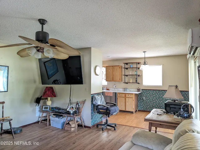 $185,000 | 215 Maltas Avenue, Interlachen, FL 32148