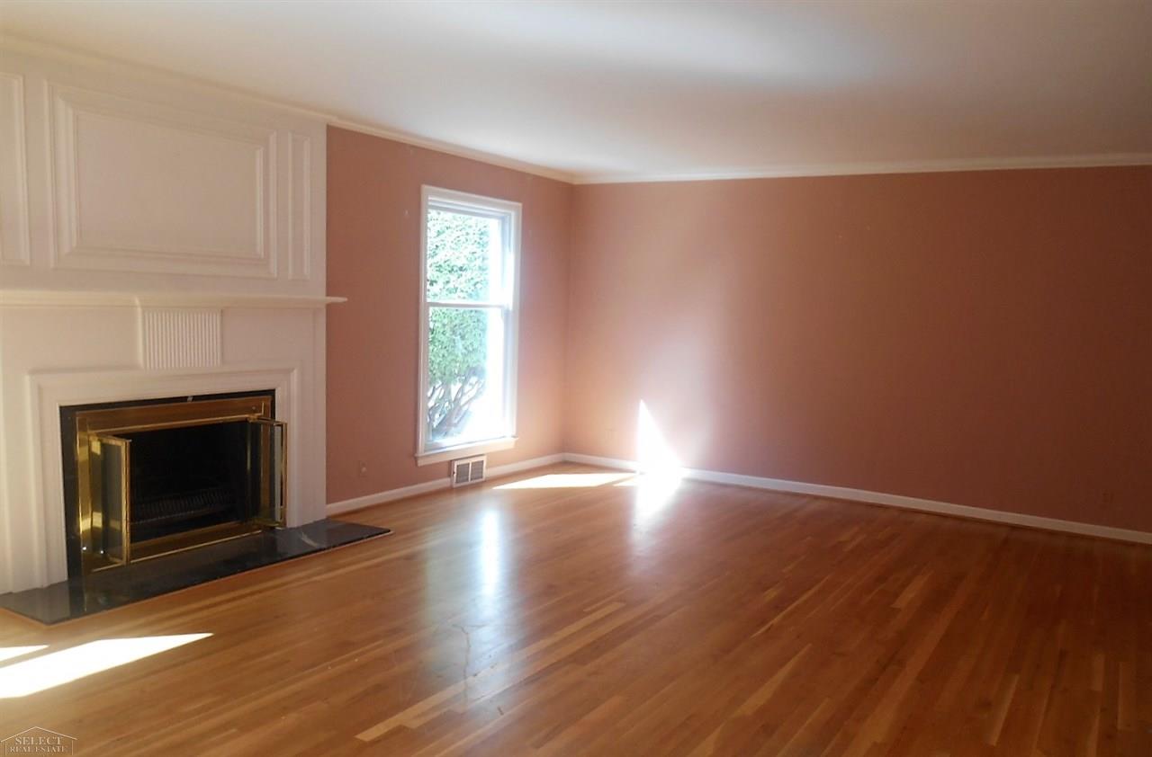 1840 Broadstone Road Grosse Pointe, MI 48236 - Photo 18 of 30 31301186-17.JPG