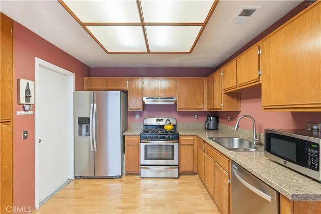 $695,000 | 406 Via Colinas, Thousand Oaks, CA 91362