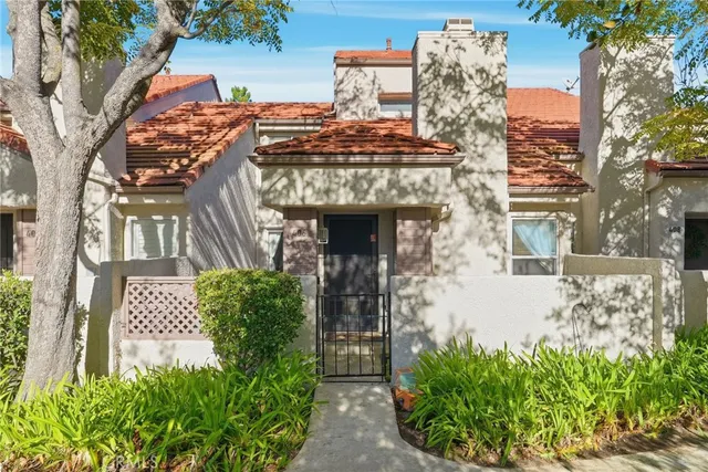 $695,000 | 406 Via Colinas, Thousand Oaks, CA 91362