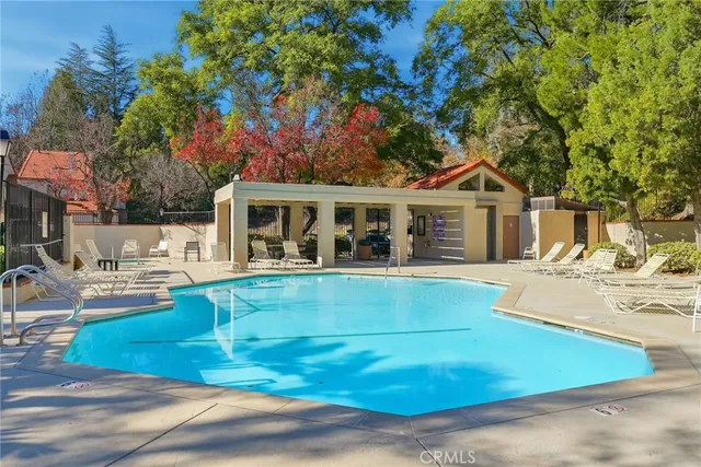 $695,000 | 406 Via Colinas, Thousand Oaks, CA 91362