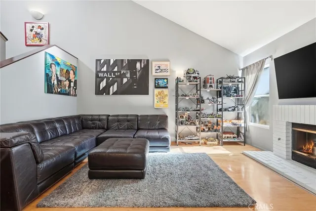 $695,000 | 406 Via Colinas, Thousand Oaks, CA 91362