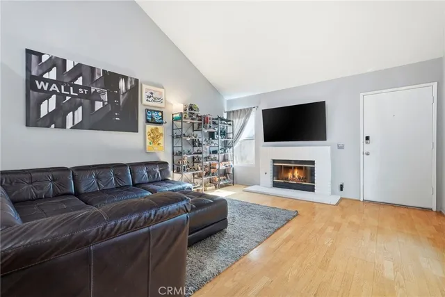 $695,000 | 406 Via Colinas, Thousand Oaks, CA 91362