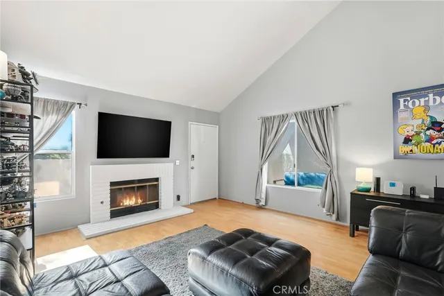 $695,000 | 406 Via Colinas, Thousand Oaks, CA 91362