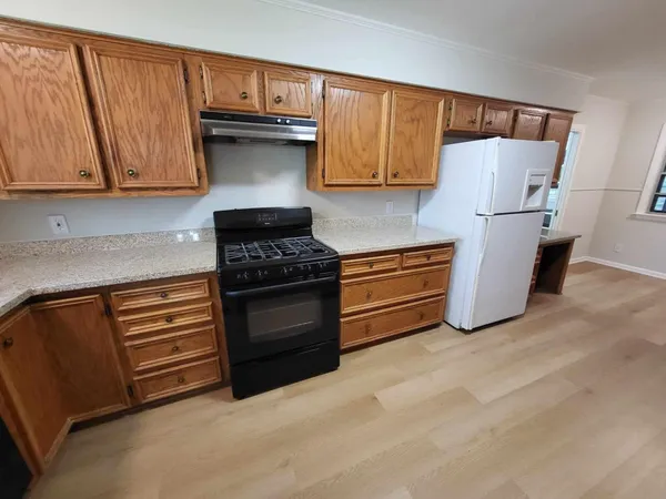 $2,350 | 706 Maple Street, Sweeny, TX 77480