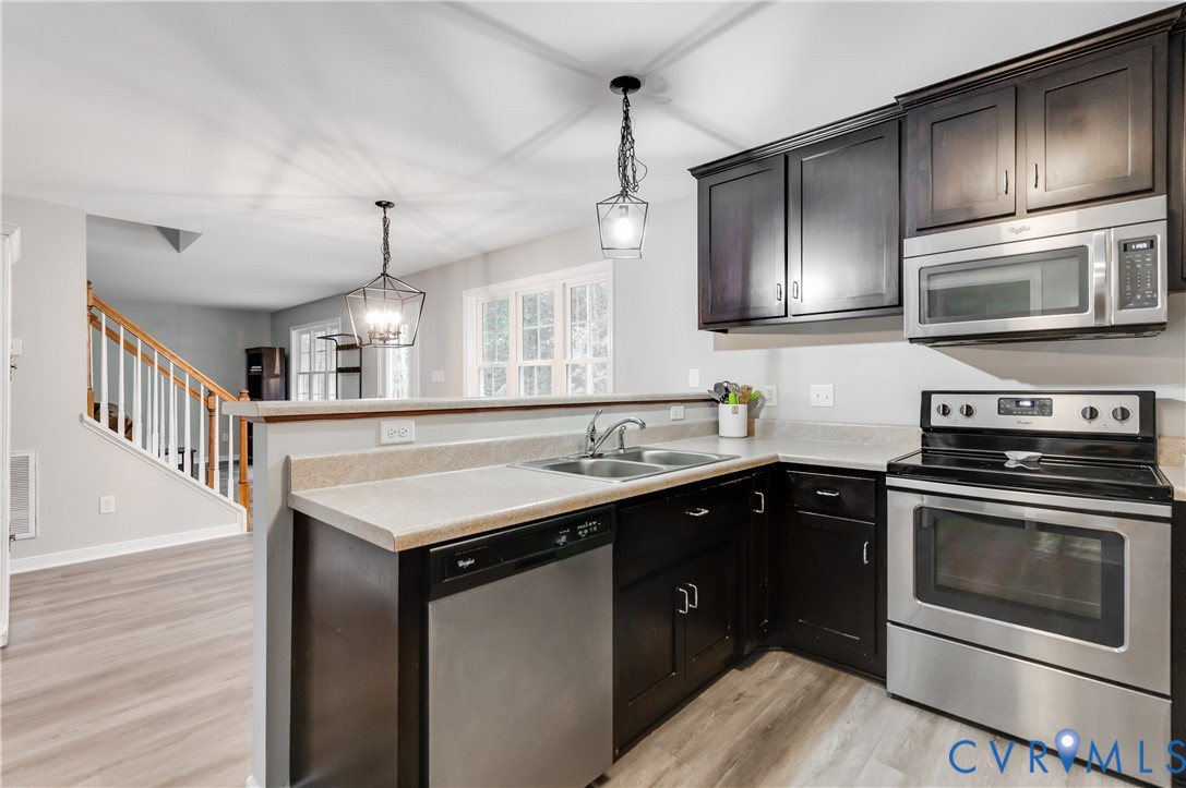 6320 Walnut Tree Drive Powhatan, VA 23139 - Photo 11 of 34 Kitchen featuring stainless steel appliances, hang
