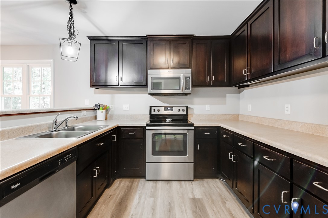 6320 Walnut Tree Drive Powhatan, VA 23139 - Photo 9 of 34 Kitchen with appliances with stainless steel finis
