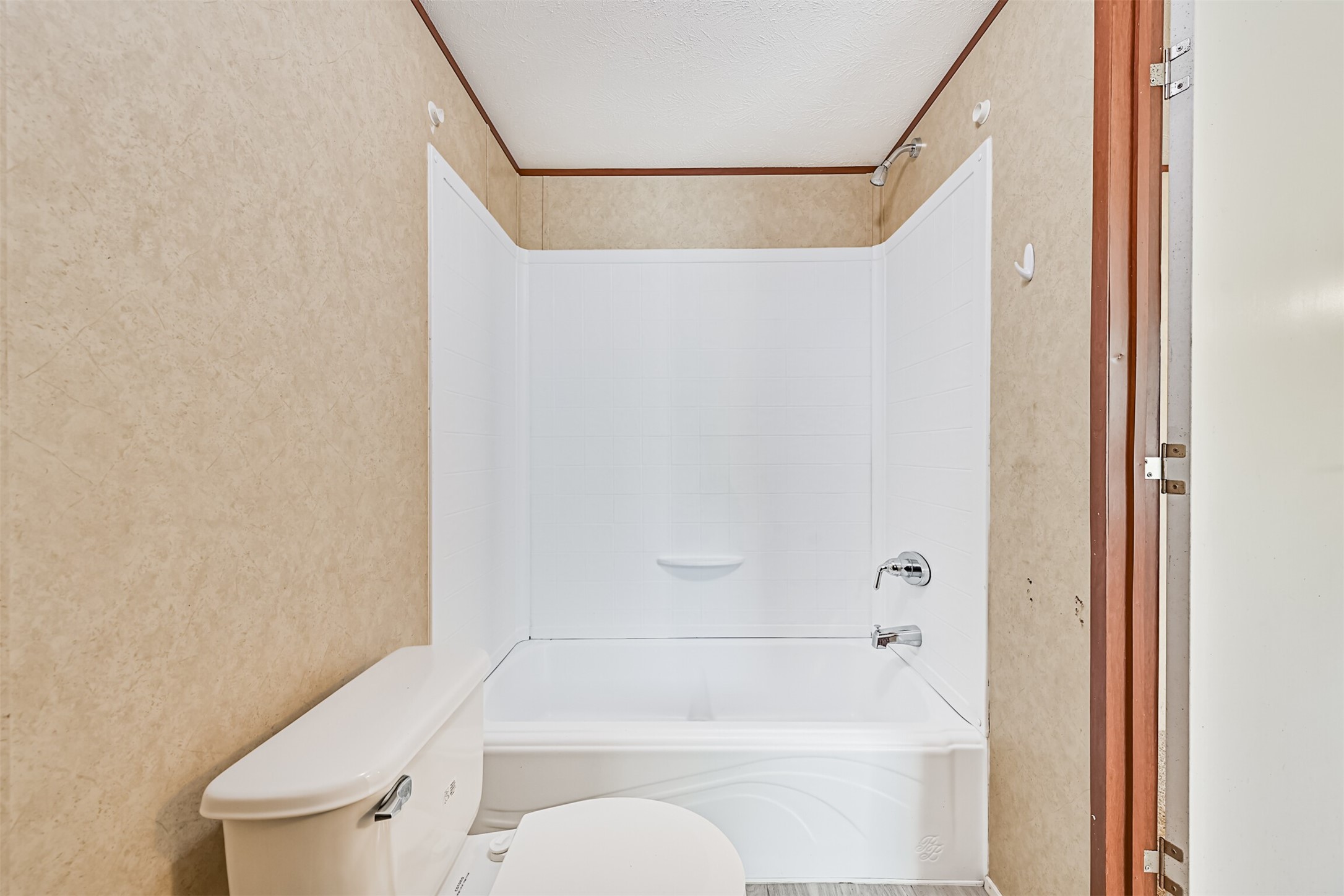 4702 10th Street Bacliff, TX 77518 - Photo 20 of 33 a bathroom with a toilet and a bathtub