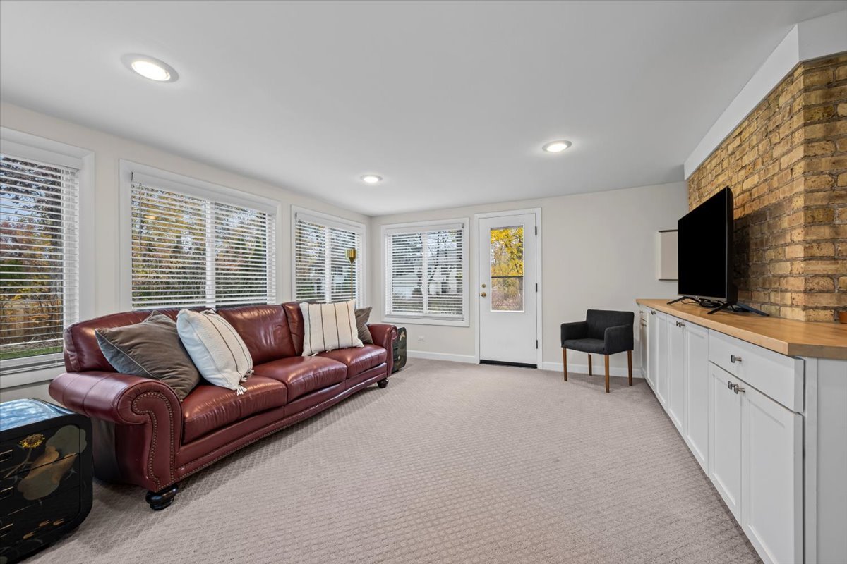 300 Lincolnwood Road Highland Park, IL 60035 - Photo 13 of 31