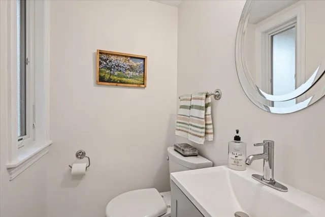 $858,000 | 300 Lincolnwood Road, Highland Park, IL 60035