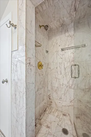 $858,000 | 300 Lincolnwood Road, Highland Park, IL 60035