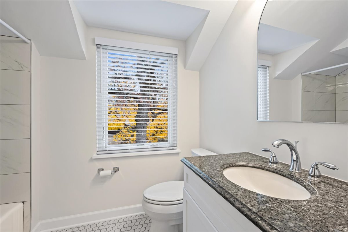 300 Lincolnwood Road Highland Park, IL 60035 - Photo 22 of 31