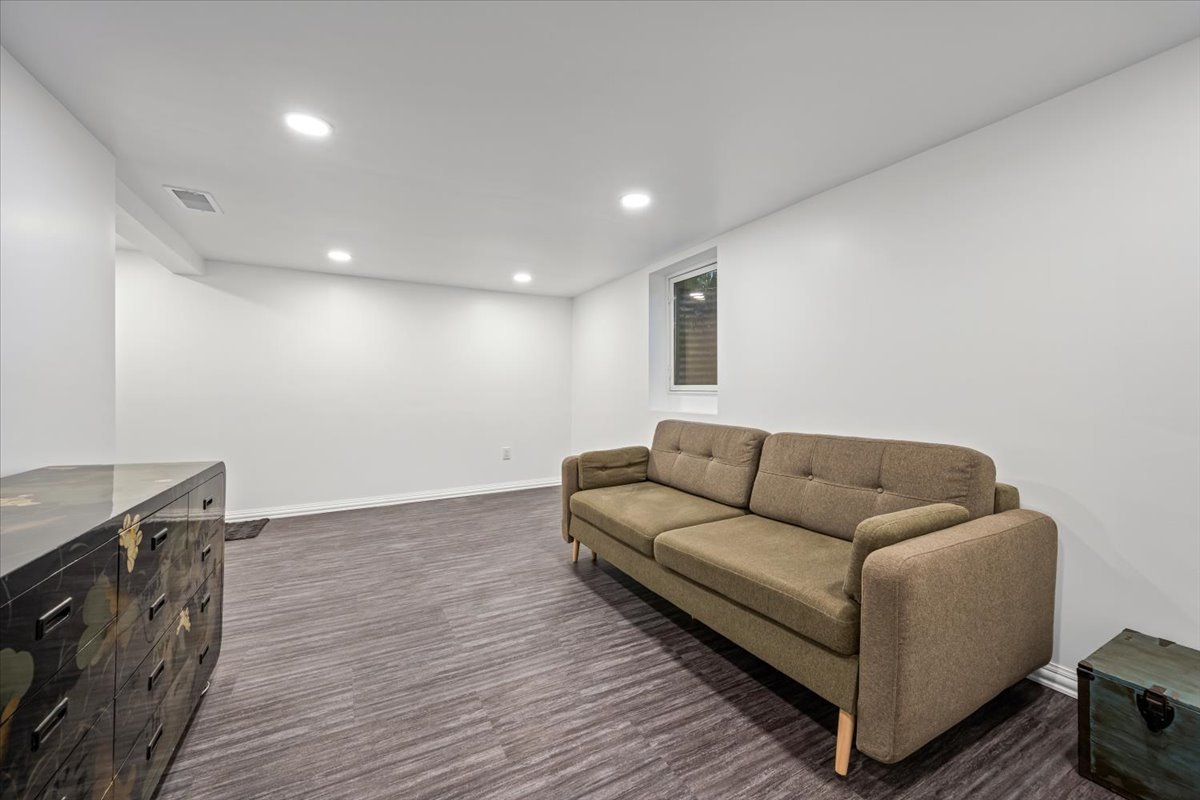 300 Lincolnwood Road Highland Park, IL 60035 - Photo 23 of 31