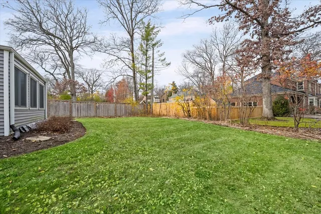 $858,000 | 300 Lincolnwood Road, Highland Park, IL 60035