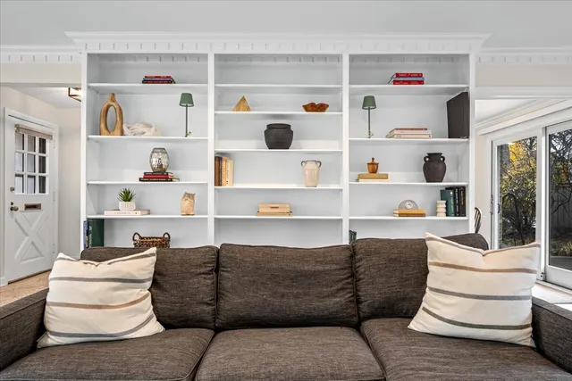 $858,000 | 300 Lincolnwood Road, Highland Park, IL 60035