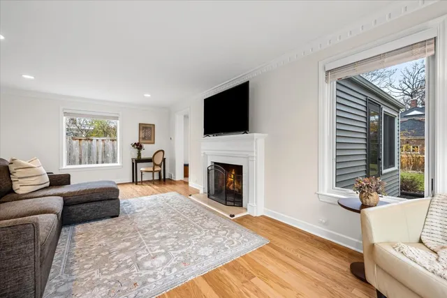 $858,000 | 300 Lincolnwood Road, Highland Park, IL 60035