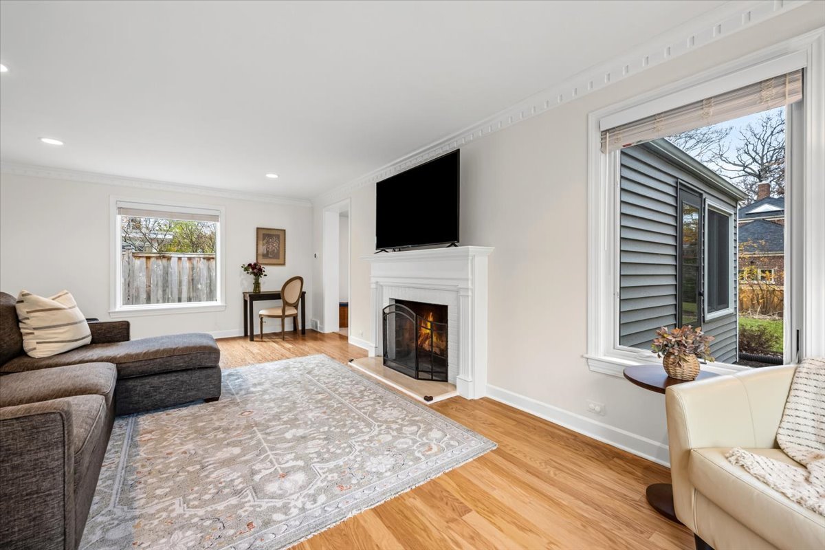 300 Lincolnwood Road Highland Park, IL 60035 - Photo 5 of 31