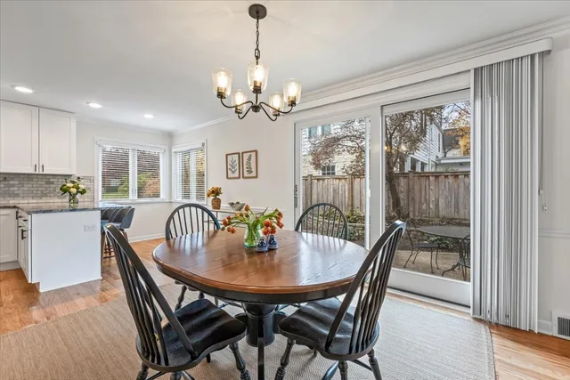 $858,000 | 300 Lincolnwood Road, Highland Park, IL 60035