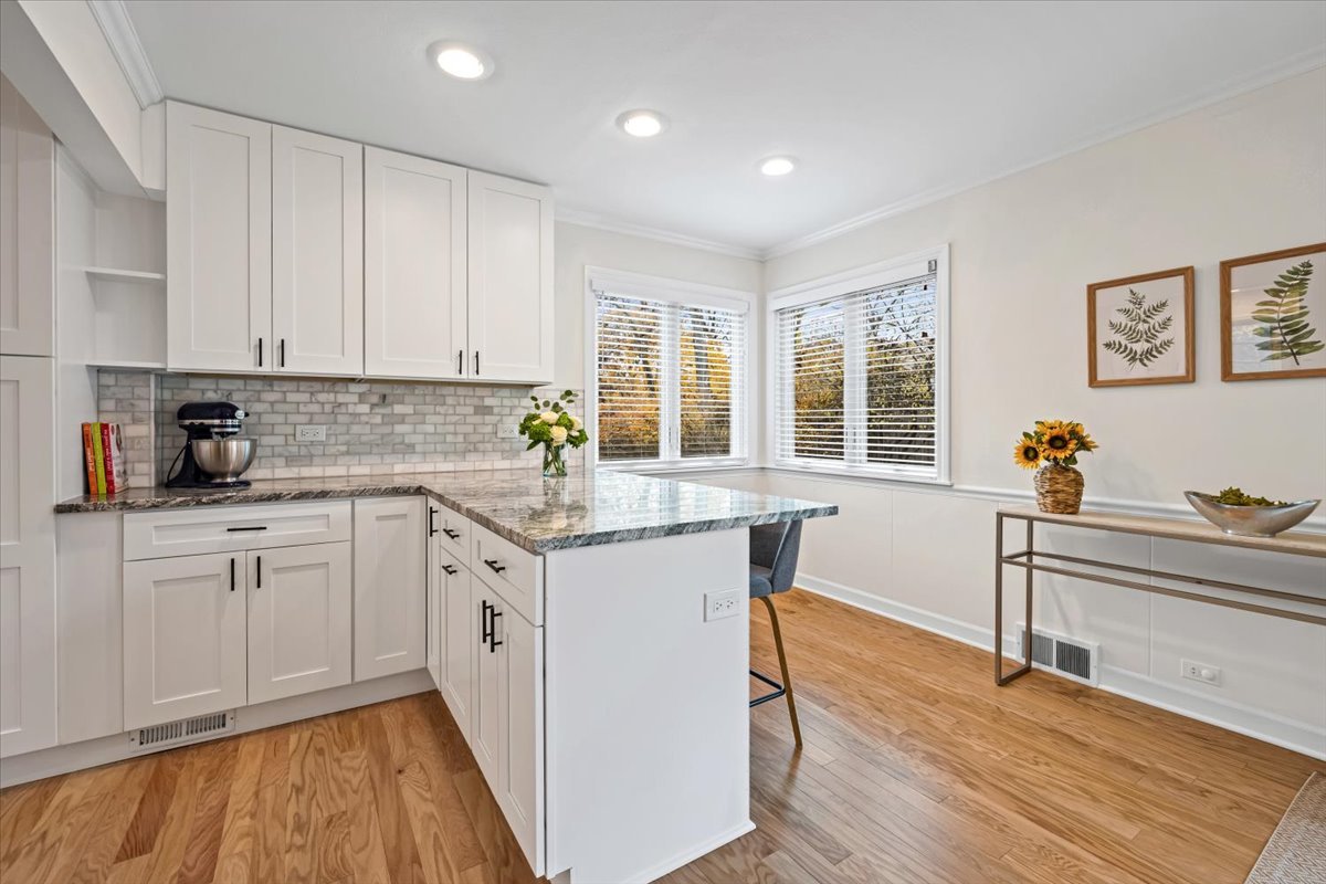 300 Lincolnwood Road Highland Park, IL 60035 - Photo 9 of 31