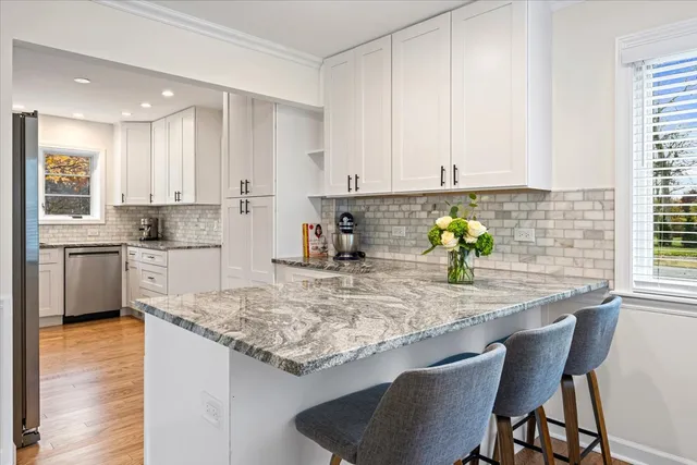 $858,000 | 300 Lincolnwood Road, Highland Park, IL 60035