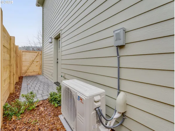 $295,000 | 14362 Southeast Knight Street, Portland, OR 97236