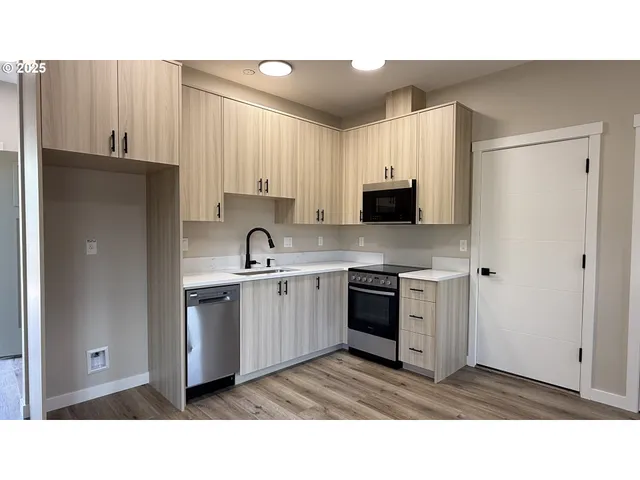 $305,000 | 14362 Southeast Knight Street, Portland, OR 97236