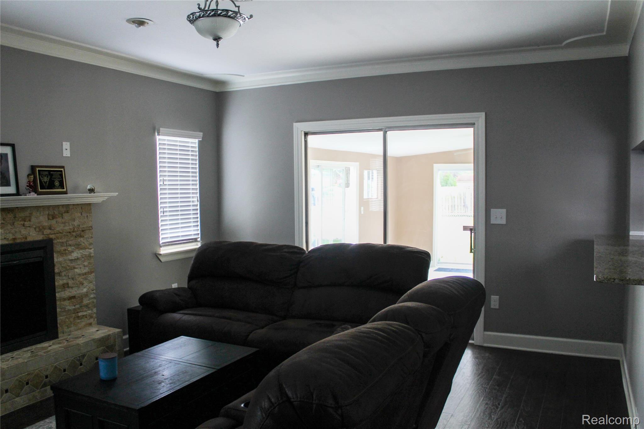 739 Meadowlake Road Canton, MI 48188 - Photo 14 of 44 Family Room 2.jpg