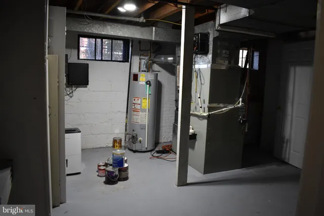 a view of a window in an empty room