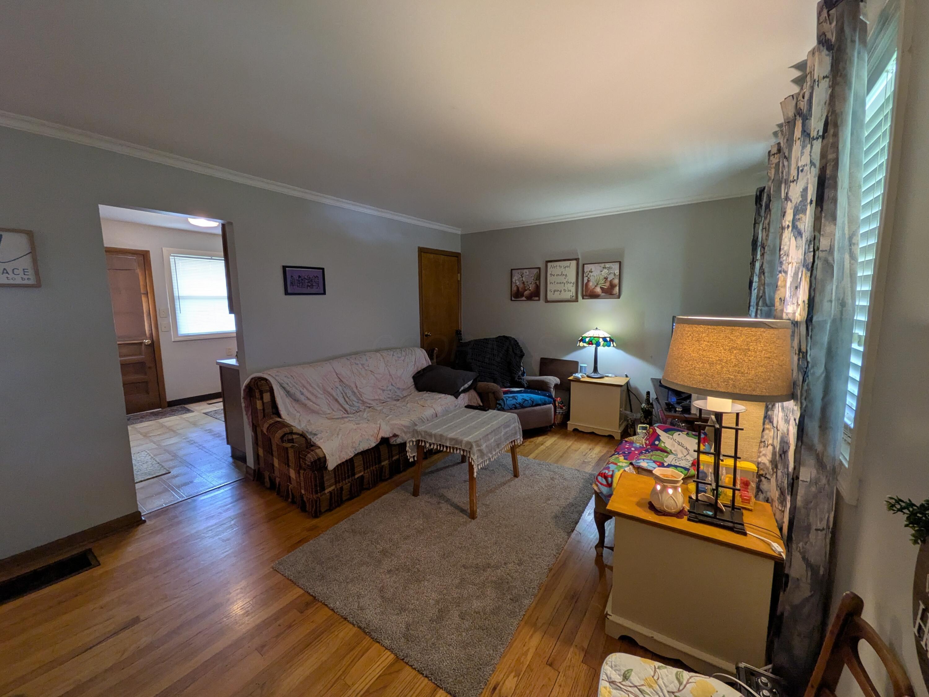 1147 Eastfield Road, Unit 1149 Columbus, OH 43085 - Photo 4 of 21 Living room 1147